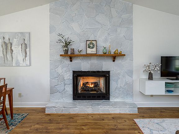5th image of 208 S Oxford Cir