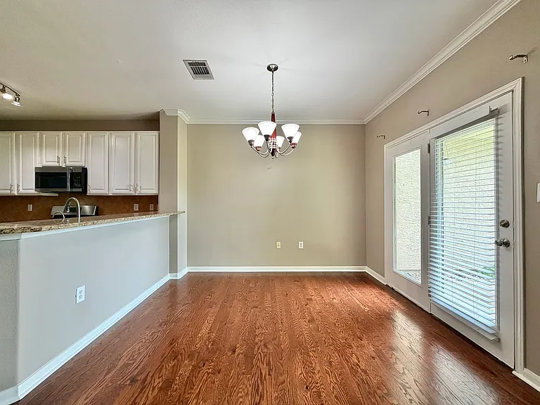 3300 Forest Creek Dr — Photo 8