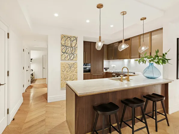 393 West End Avenue 7F image 2 of 19