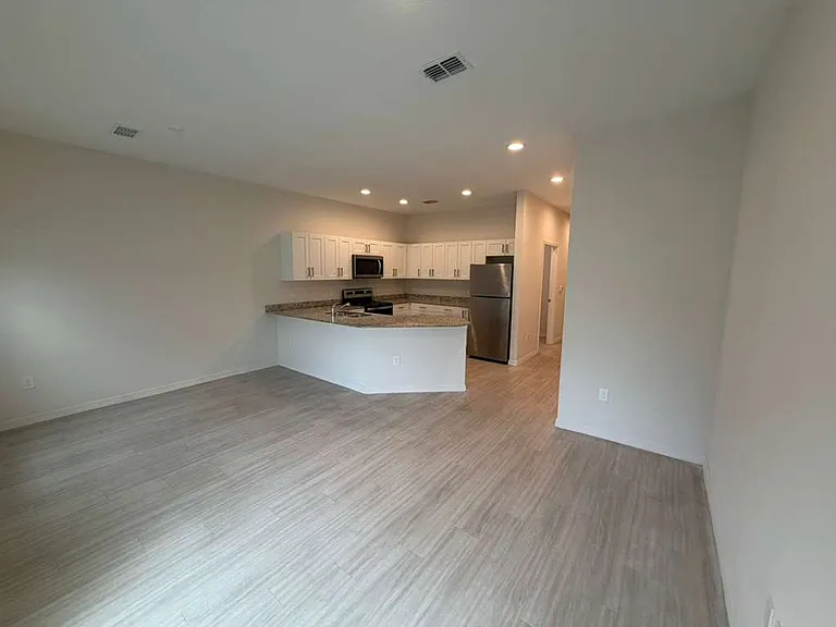 2124 Penny Ln — Photo 7