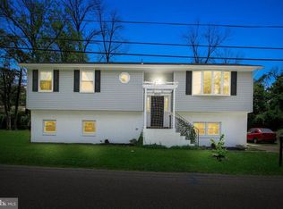 2001 Jeanne Ave, Halethorpe, MD 21227