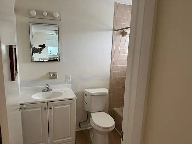 808 22nd St #11 — Photo 8