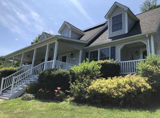 41 Carriage Dr, Red Hook, NY 12571