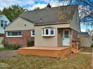 20521 Lancaster St, Harper Woods, MI 48225