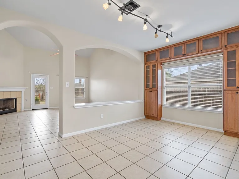 652 Dark Horse Ln — Photo 9