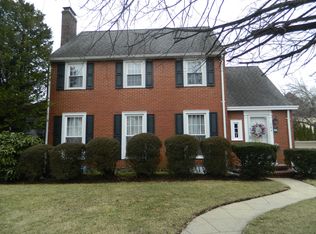 184 Princeton Rd, Rockville Centre, NY 11570