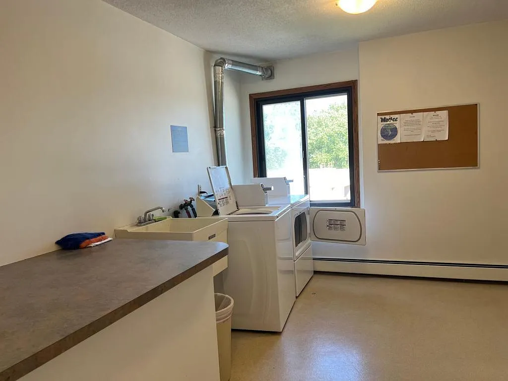 2 bed, 904 sqft, $1,100 — Photo 4