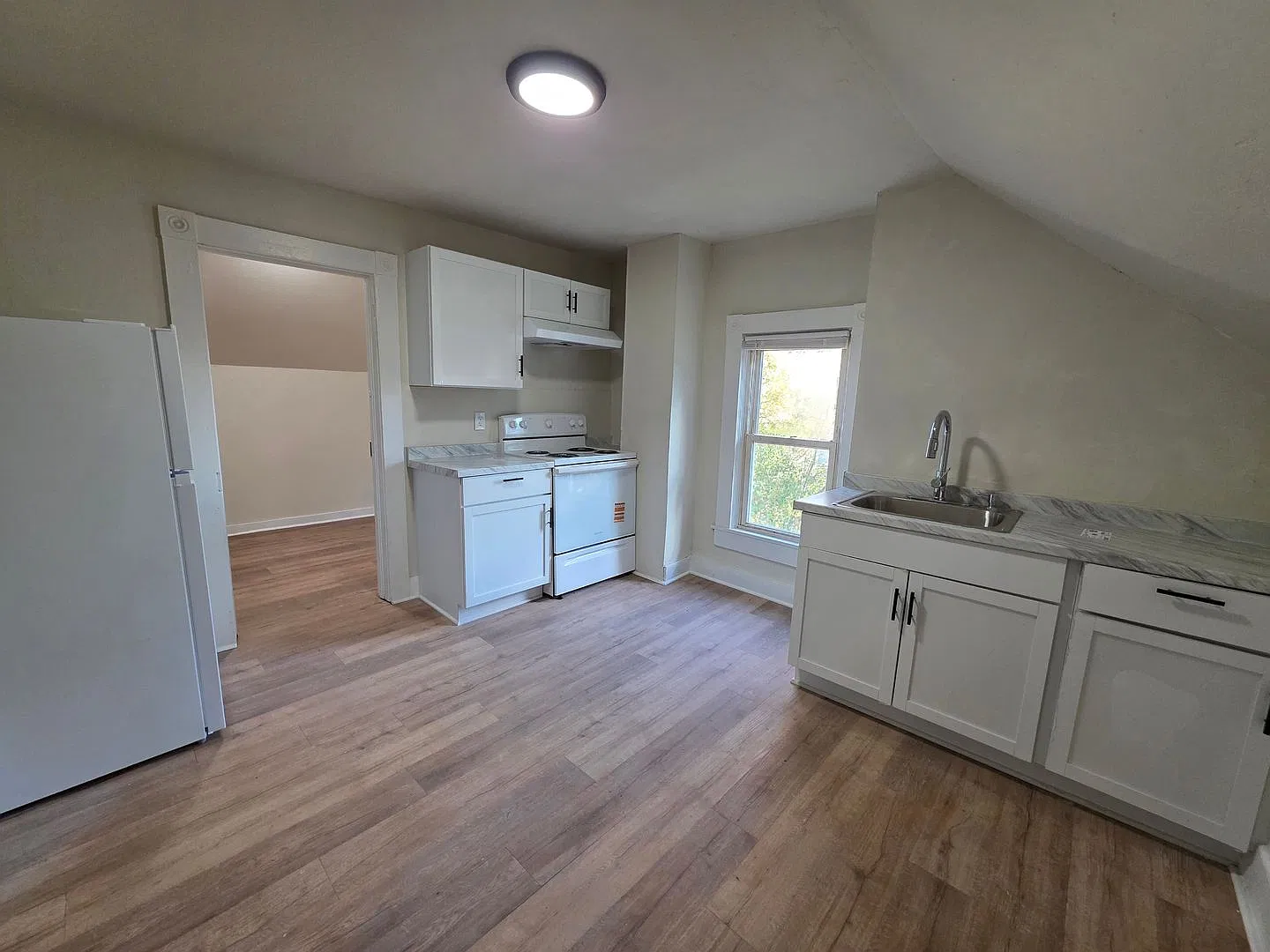 124 S Lake Street - — Photo 1