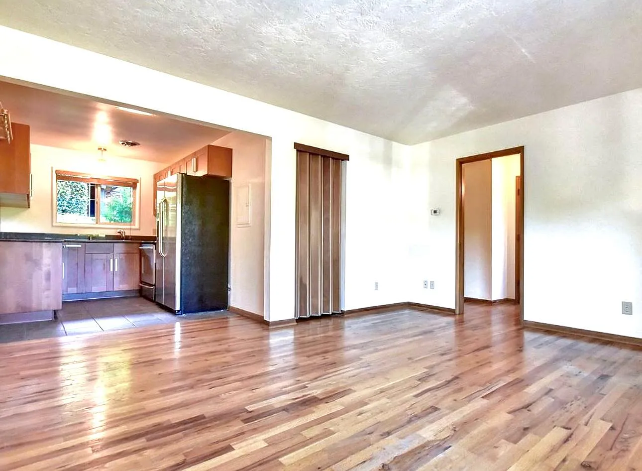 908 SW Gaines St — Photo 1