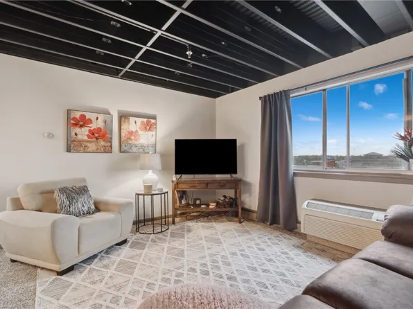 400 1st St SE APT 304, Cedar Rapids, IA 52401