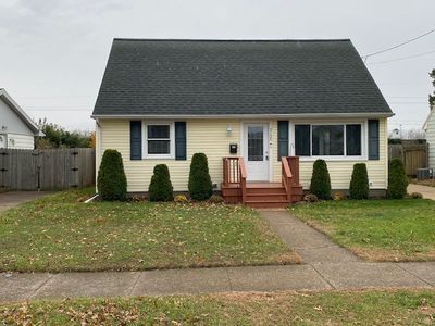 2135 S Manor Dr, Erie, PA, 16505