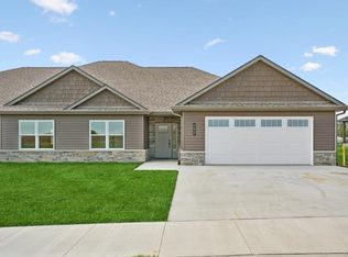 265 Gavin Cir, Peosta, IA 52068