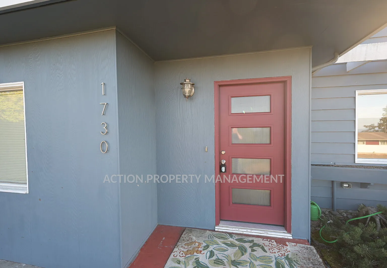 4 bed, 2.0 bath, 1861 sqft, $2,500 — Photo 2