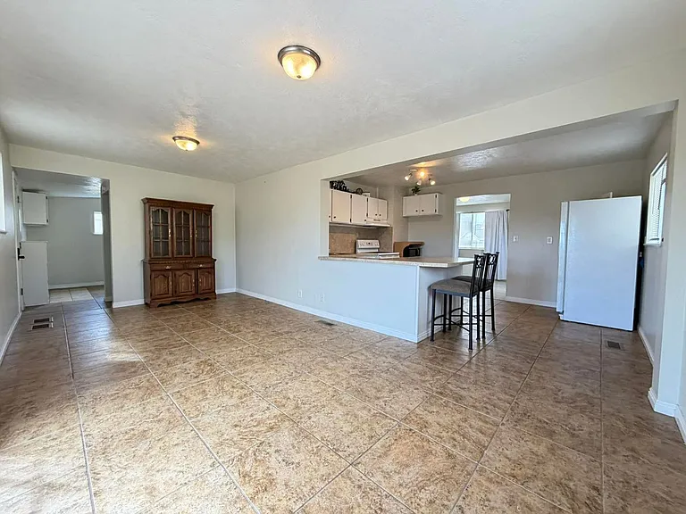 178 W Geneva Dr — Photo 23