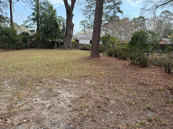 3rd image of 818 Lynwood Dr