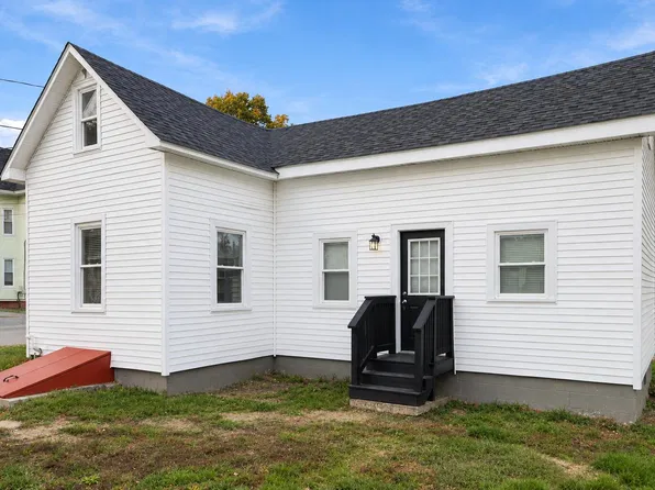 37 Deering Street, Norway, ME 04268