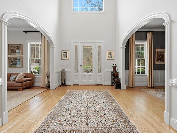 5th image of 300 Lake Manor Rd