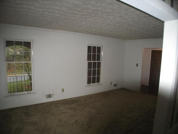 2nd image of 2618 Kensington Dr