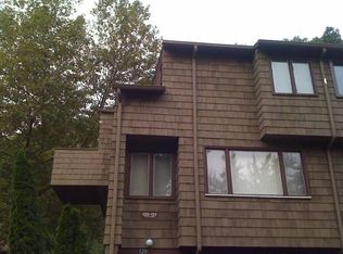 120 Towne House Rd, Hamden, CT 06514