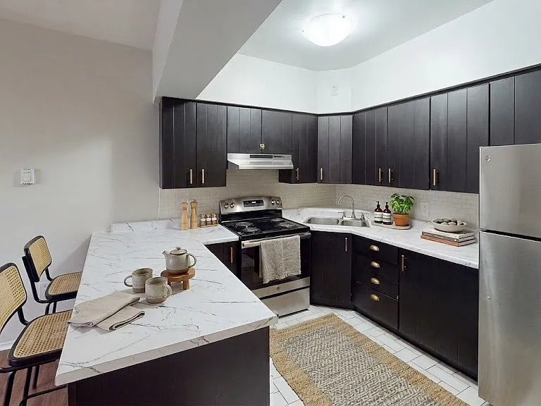 337 Richmond St — Photo 2