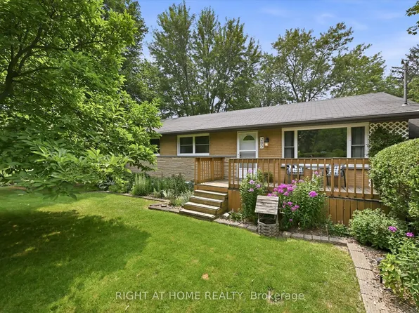 263 Weirs Ln, Hamilton, ON L9H 5E1