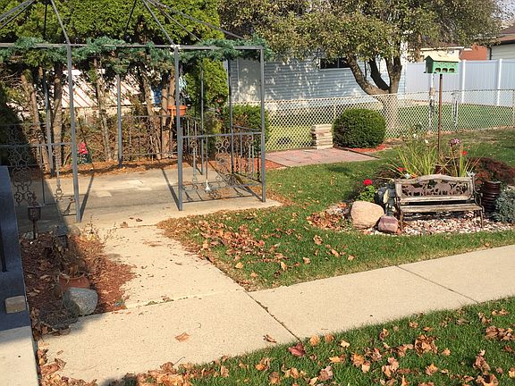 3rd image of 6747 Nevada Ave