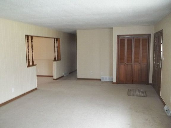 4th image of 403 College Park Dr