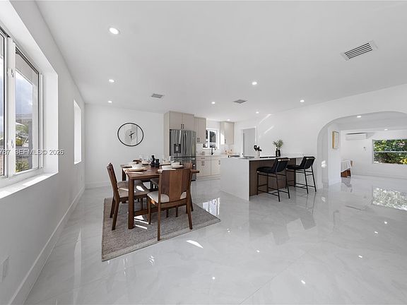 4th image of 651 NW 9th St