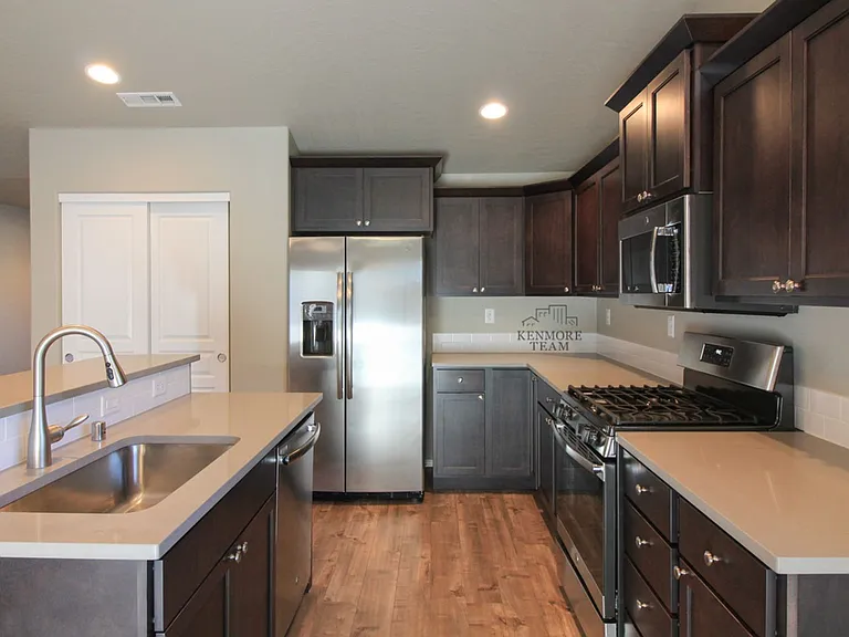 2937 Cashmere Dr — Photo 2