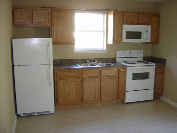 Eat-In Kitchen