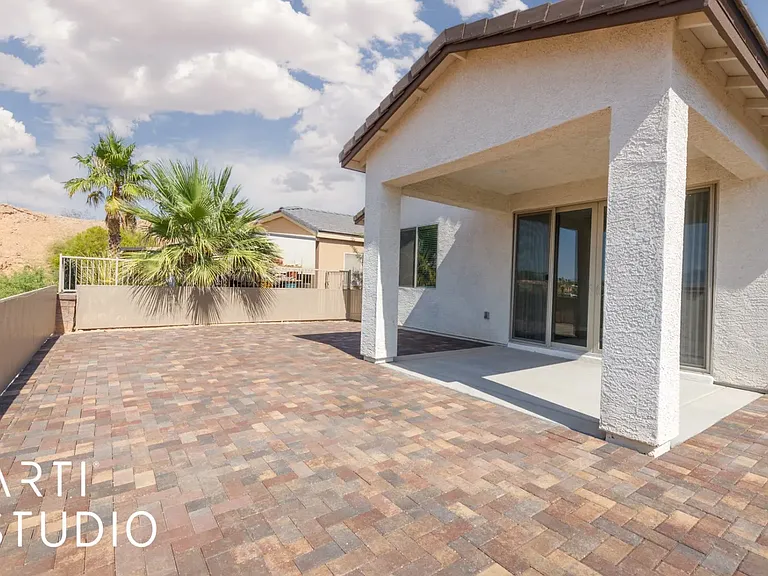122 Parliament Point — Photo 16