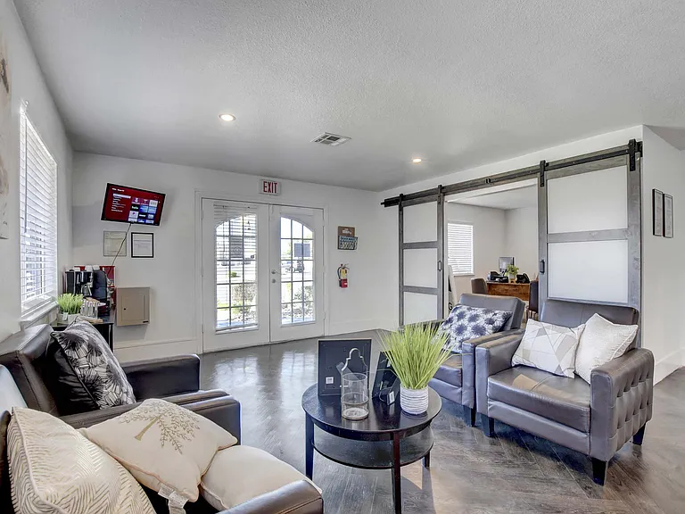 Rancho Vista Apartments — Photo 10