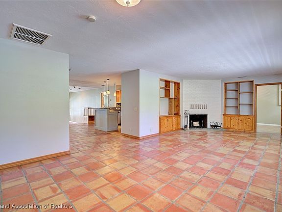 4th image of 502 Lake Mirror Dr