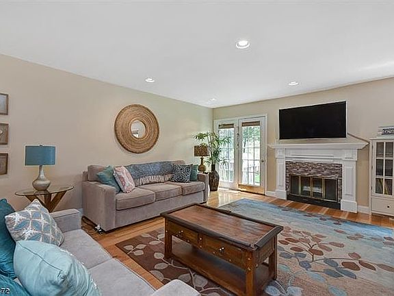 3rd image of 115 Coccio Dr
