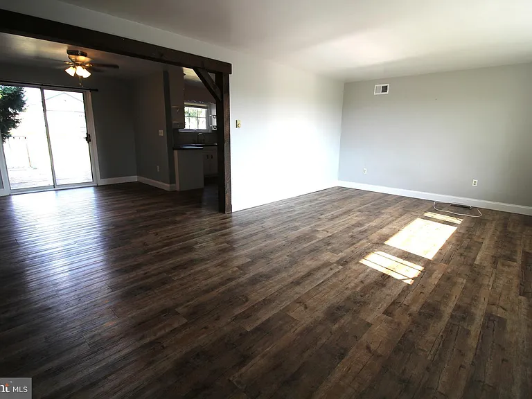 11 N Westview Dr — Photo 3