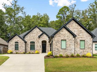 2608 Hurricane Gardens Dr, Benton, AR 72019