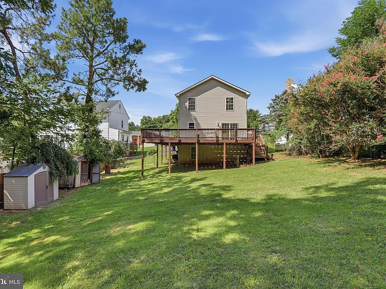 19 Fairview Ave — Photo 40