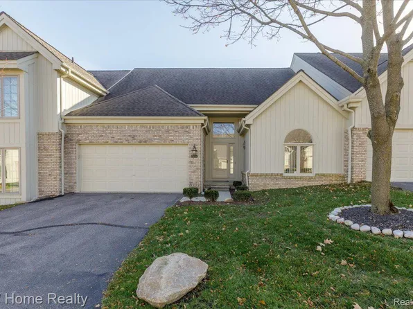24536 Martel Dr #51, Farmington, MI 48335