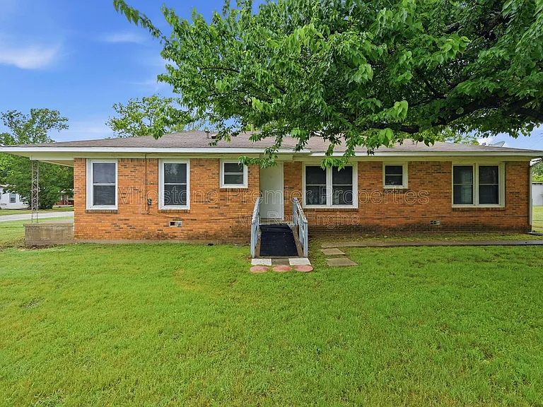 1701 W Elm St — Photo 15