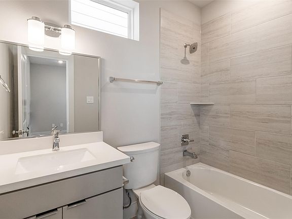 4th image of 1250 N Post Oak Rd #A