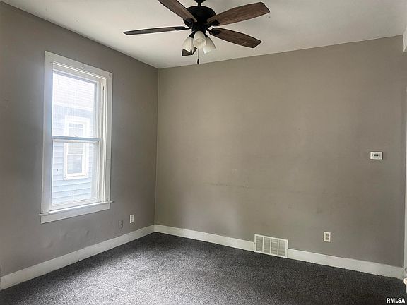 3rd image of 1622 Loveland St