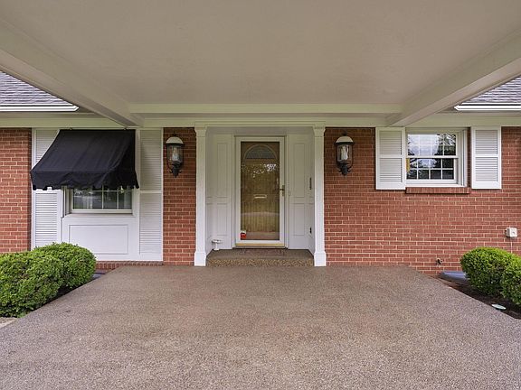 3rd image of 1470 London Dr