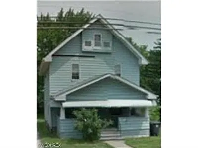 1049 E Archwood Ave photo 1