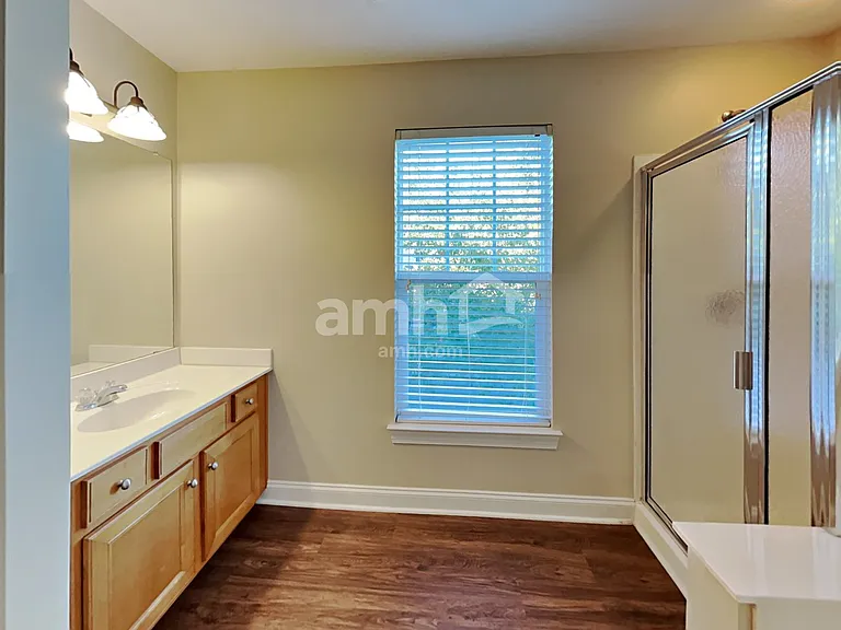 15701 Seafield Ln — Photo 11