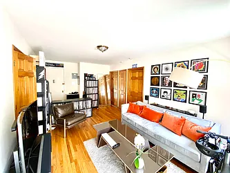 Rented by Street Realty Brokerage LLC