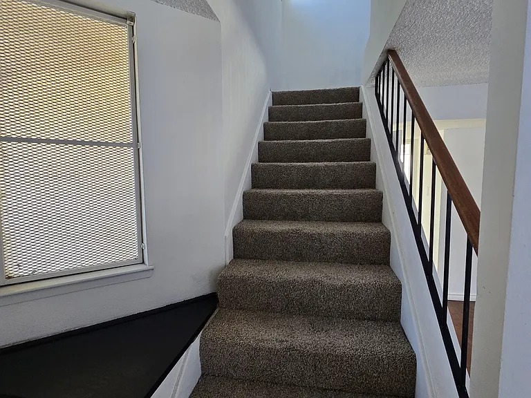 1300 Canyon Ct — Photo 6