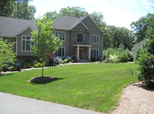 89 Sweetwater Ave, Bedford, MA 01730