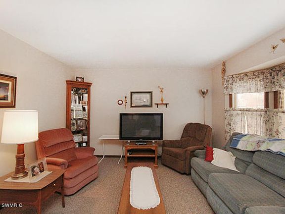 3rd image of 7864 Teakwood Dr