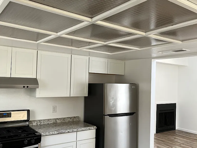 241 W Tulare Ave #D — Photo 16