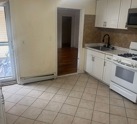 3rd image of 327 E Merrimack St
